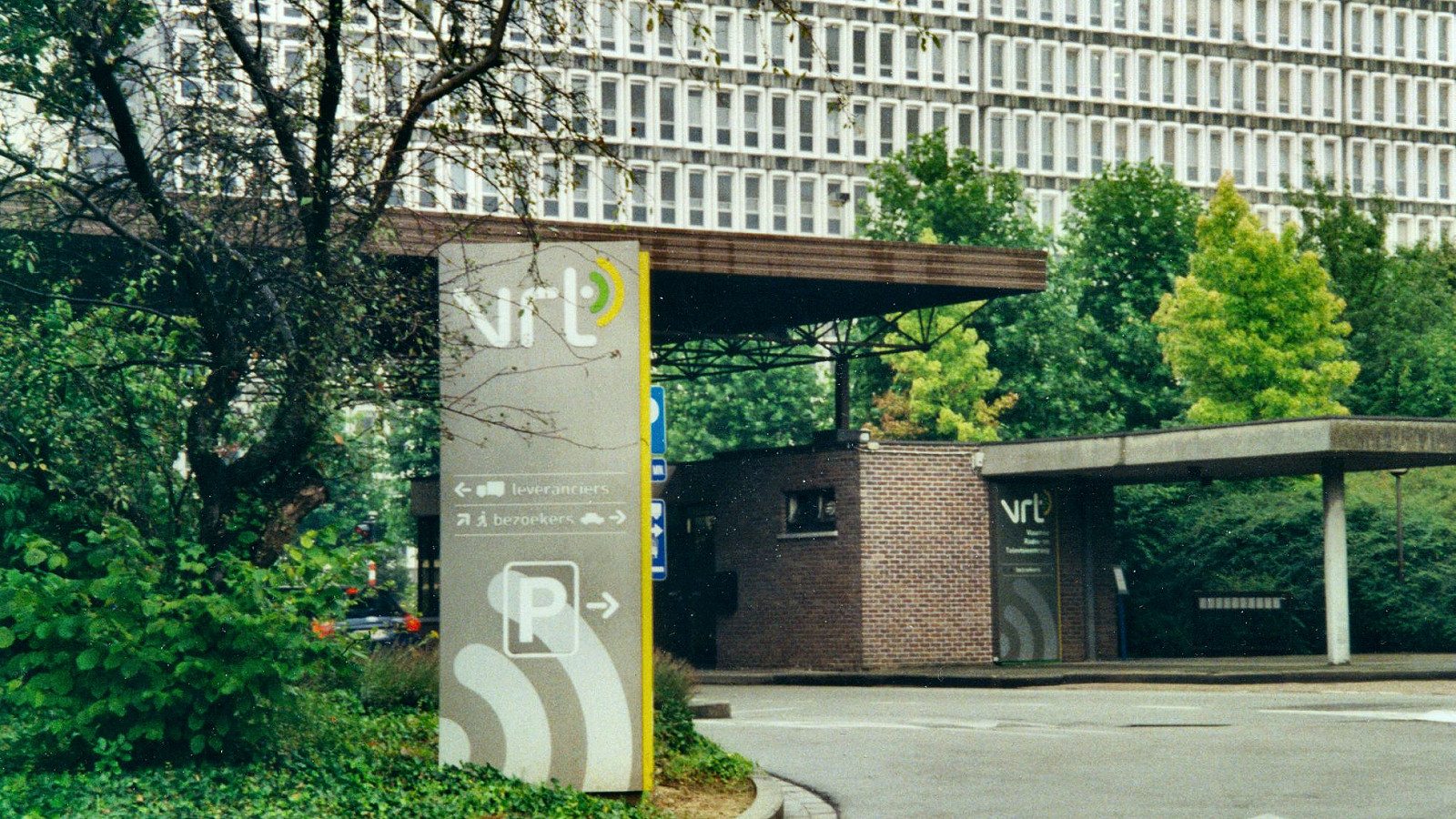 De VRT moet stoppen met belastinggeld te verspillen aan reclames die niemand ziet